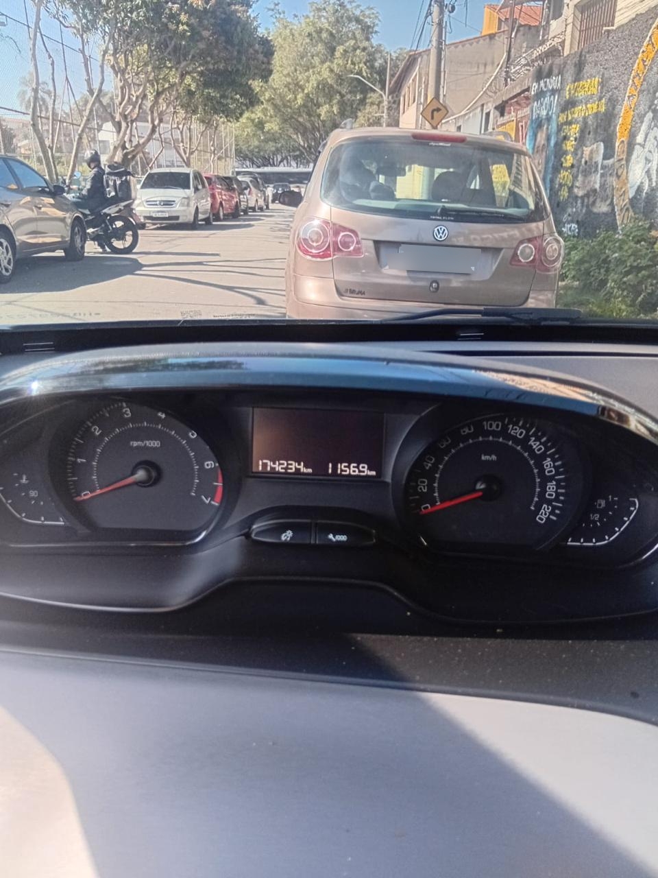 Peugeot 208 2017 — foto 7