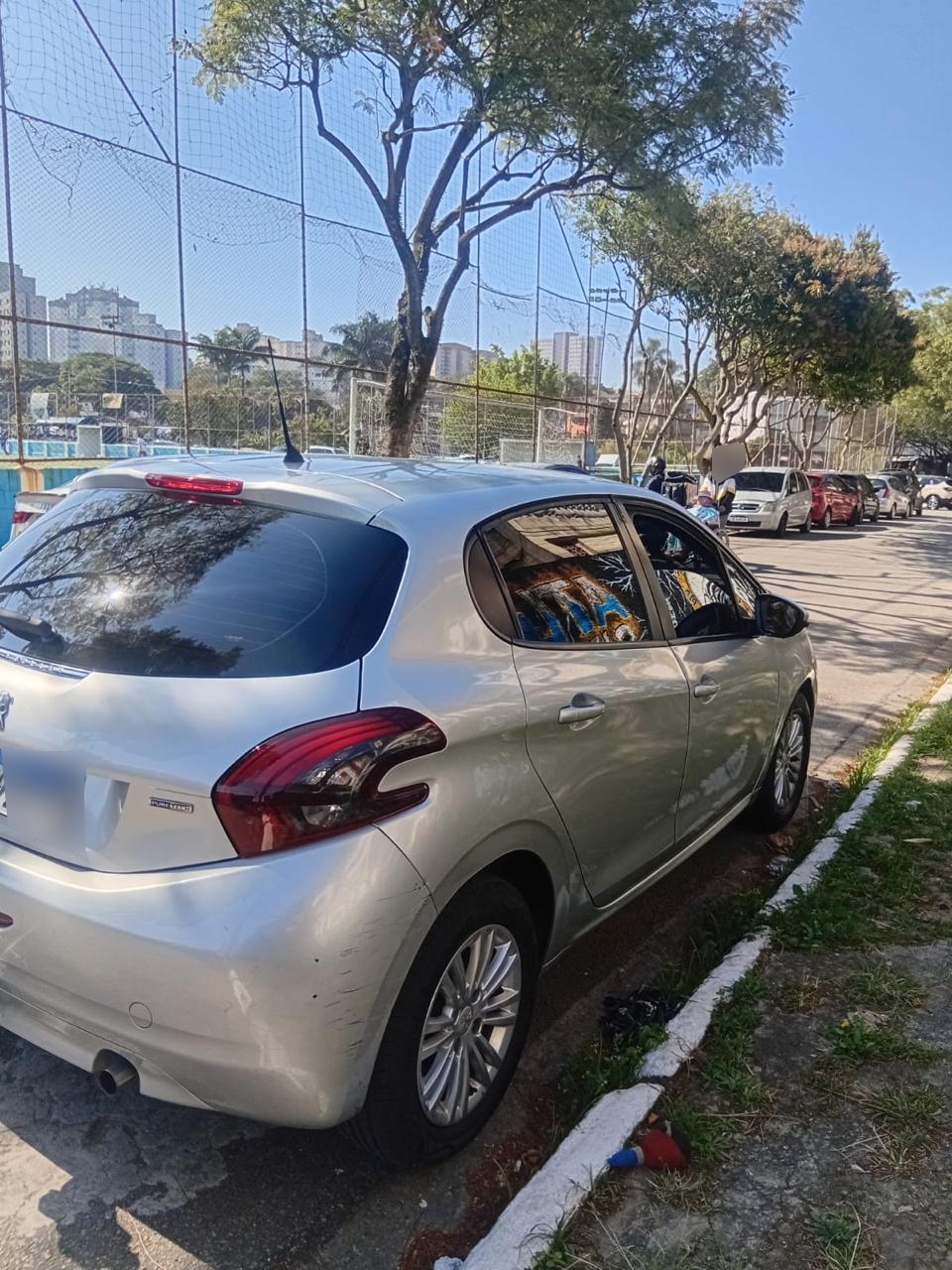 Peugeot 208 2017 — foto 4
