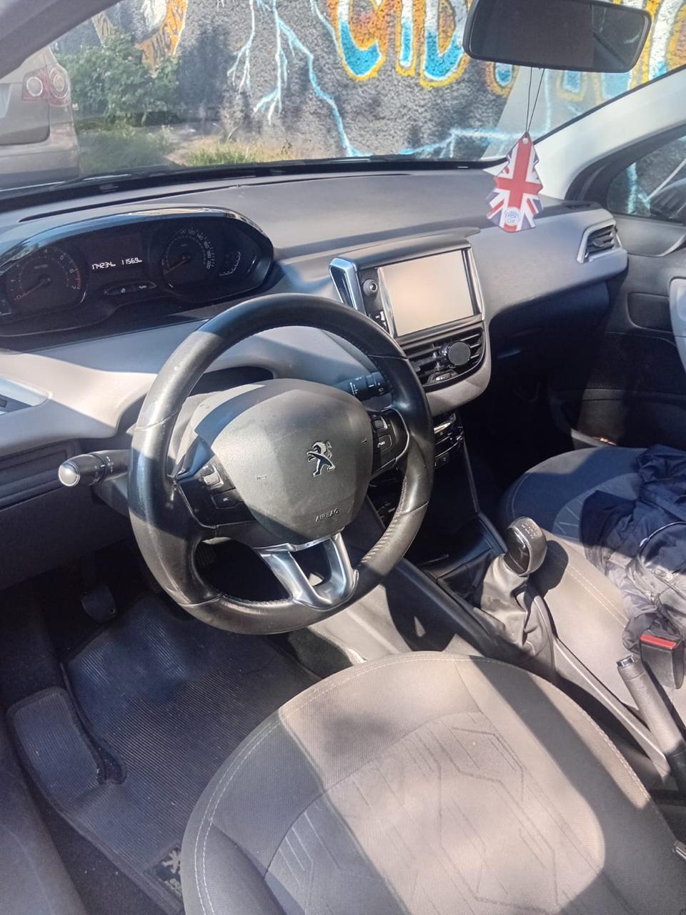 Peugeot 208 2017 — foto 6