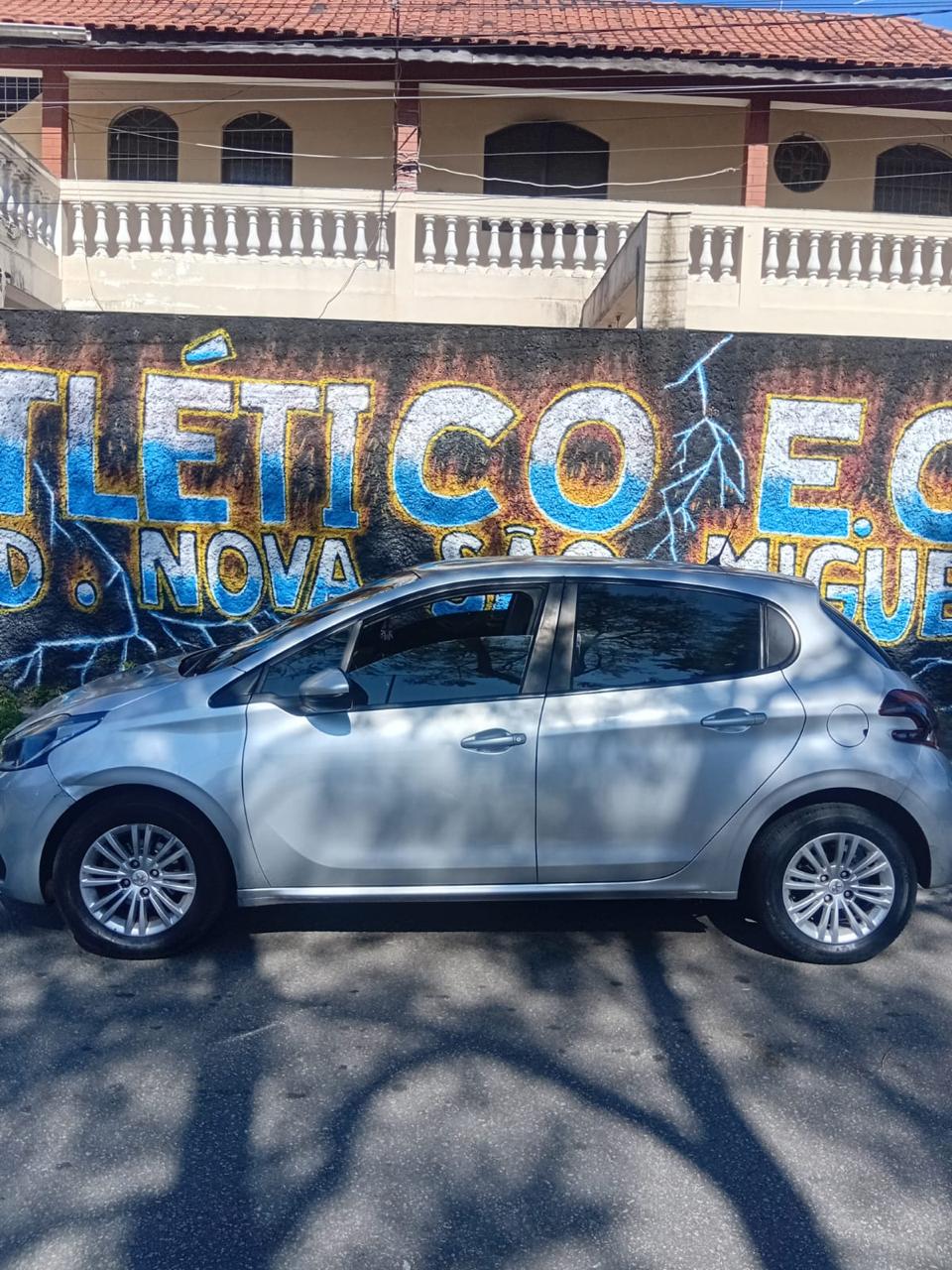 Peugeot 208 2017 — foto 2